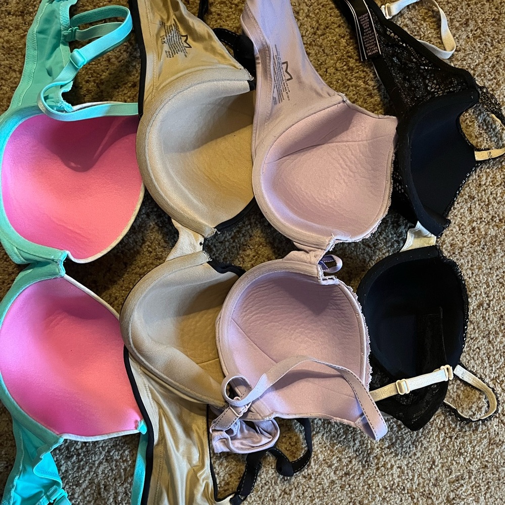 Lot of 4 bras - 34C
1 Victoria secret
1 Pink
2 Maidenform
All for $18 - Picture 2 of 2